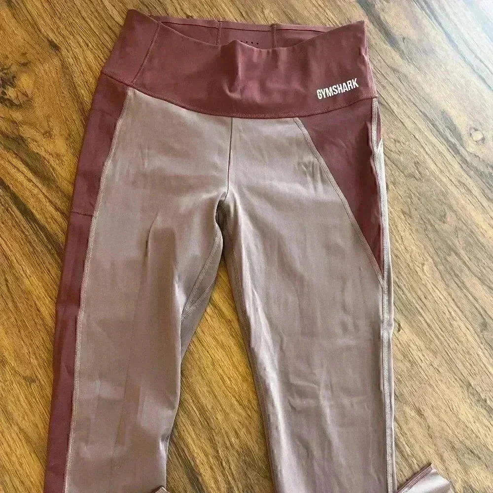 GYMSHARK Legacy Euphoria Leggings in Mauve / Red / Pink / Raw Hem-Size M